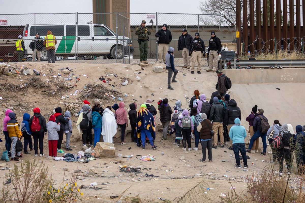 El cruce de inmigrantes en la frontera bajó con las nuevas medidas del presidente Biden.