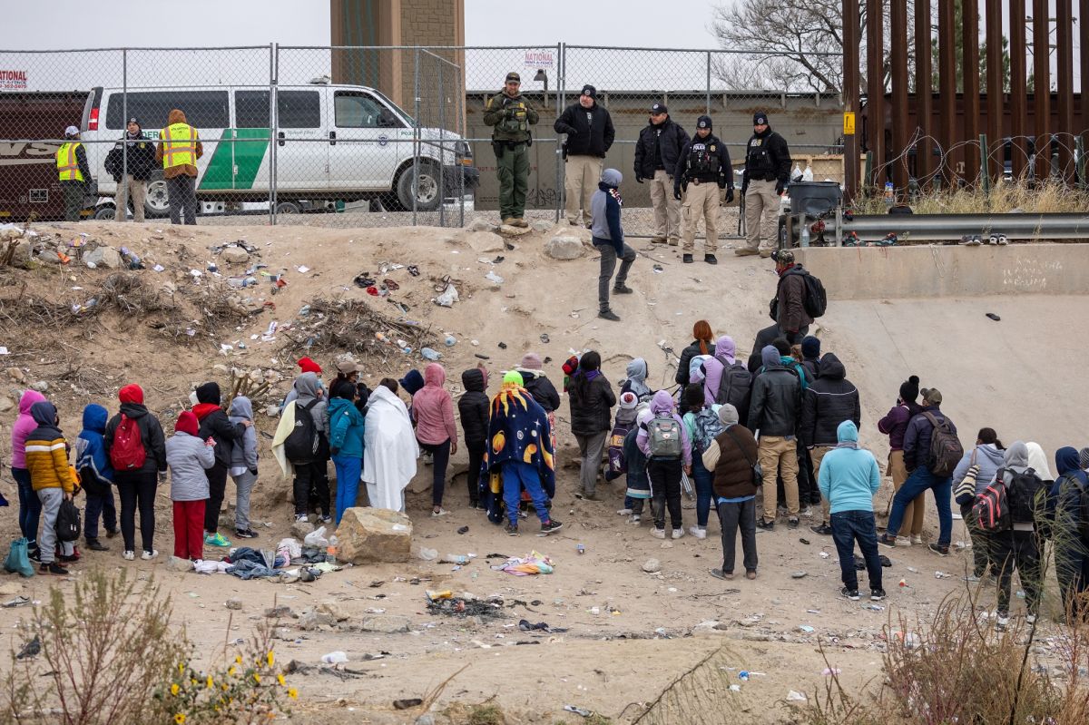 La Administración Biden refuerza acciones en la frontera con México.