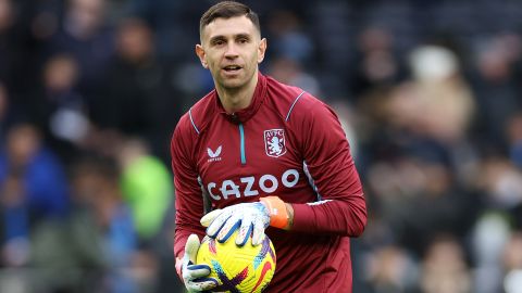 Emiliano 'Dibu' Martínez de vuelta con el Aston Villa de la Premier League.