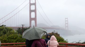 SAN FRANCISCO, CALIFORNIA - JANUARY 04: People visit the Golden Gate Bridge as a rain storm moves through the area on January 04, 2023 in San Francisco, California. A massive storm is hitting Northern California bringing flooding rains and damaging wind (Photo by Justin Sullivan/Getty Images)