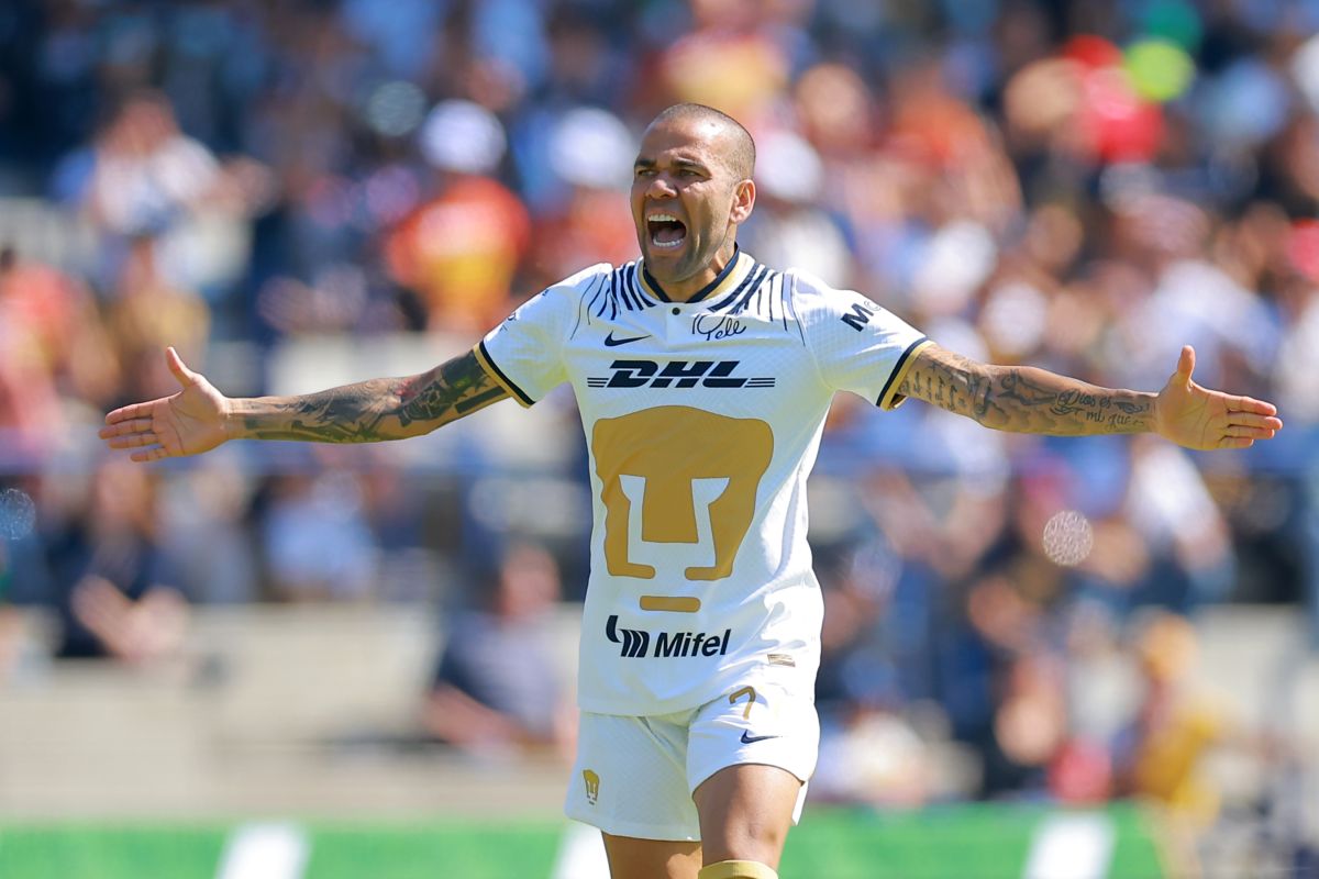 Pumas UNAM board will speak with Rafa Puente about a possible replacement for Dani Alves for the Clausura 2023