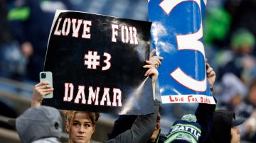 Pancarta de homenaje a Damar Hamlin en el partido entre Buffalo Bills partido contra Los Angeles Rams.
