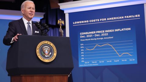 El presidente Joe Biden informó a los estadounidenses sobre la economía y la inflación.