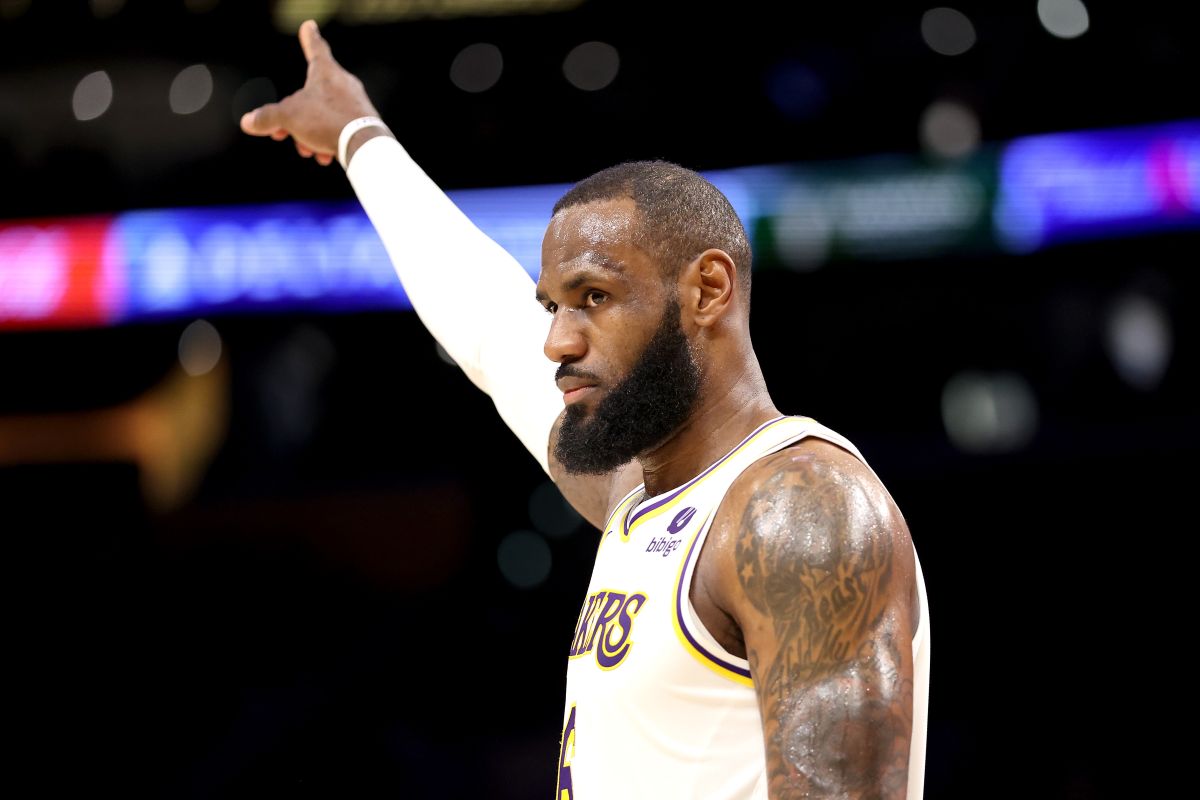 LeBron James is the second player to score 38,000 points in NBA history