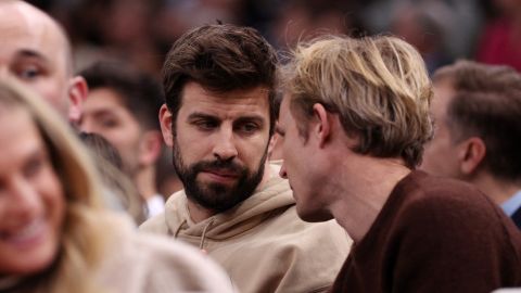 Gerard Piqué disfrutando de un partido de la NBA en París, Francia en 2023.