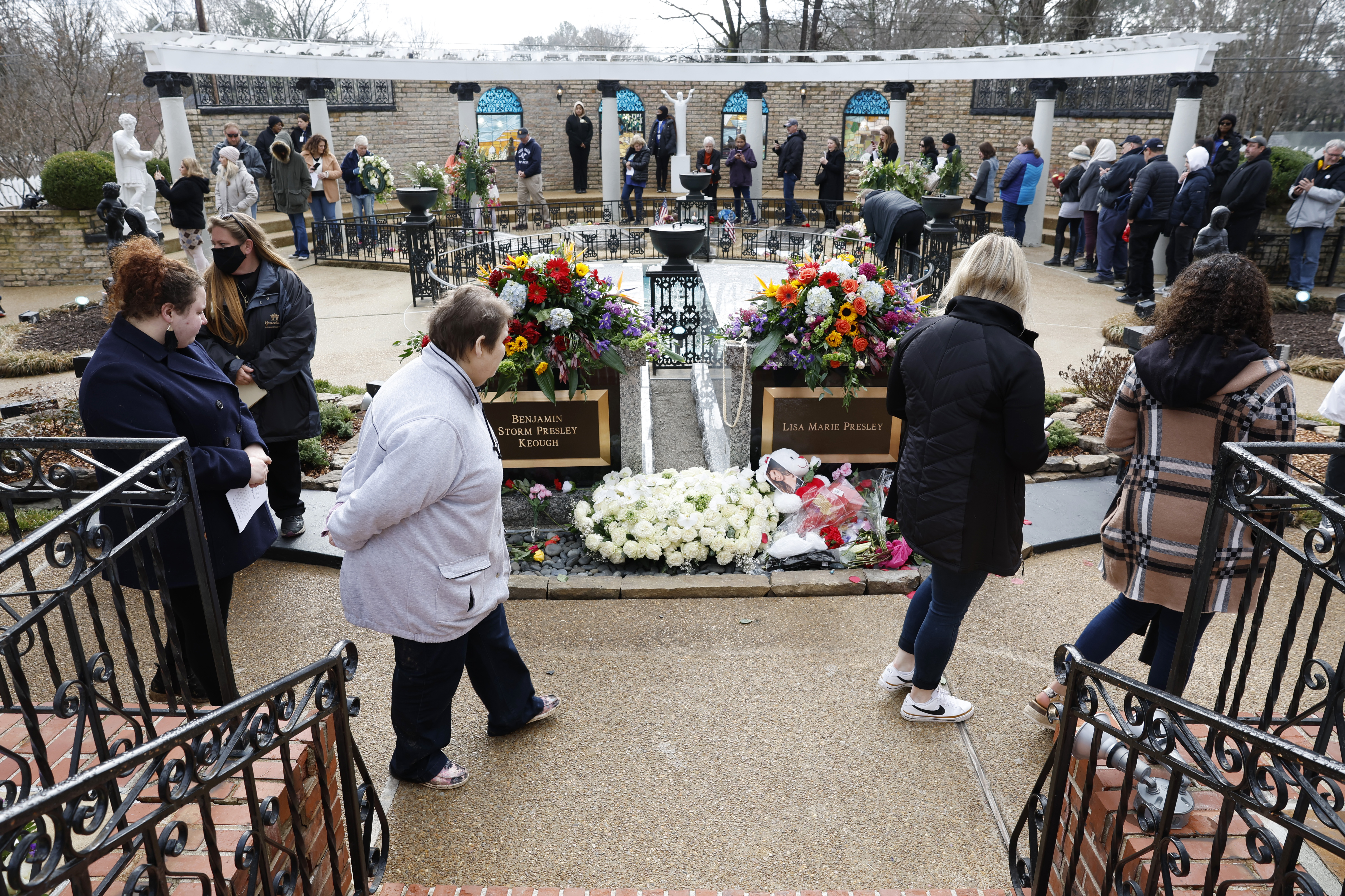 MEMPHIS, TENNESSEE - JANUARY 22: Fans visit the grave of Lisa Marie Presley during her memorial on January 22, 2023 in Memphis, Tennessee. Presley, 54, the only child of American singer Elvis Presley, died January 12, 2023 in Los Angeles. (Photo by Jason Kempin/Getty Images)