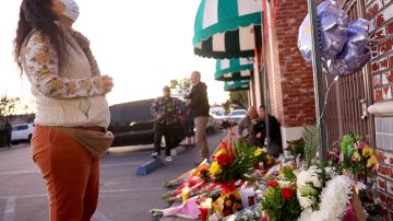 La comunidad llora a las víctimas de la masacre en Monterey Park.