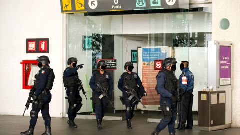 Un expolicía federal reveló en el juicio a Genaro García Luna cómo se traficaba droga en el Aeropuerto de la Ciudad de México.
