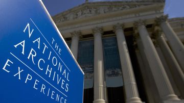 Archivos Nacionales de EE.UU. pide a expresidentes revisar registros personales tras escándalos de documentos