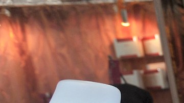 Hombres chinos modelan ropa interior femenina en directo para darle la vuelta a una prohibición