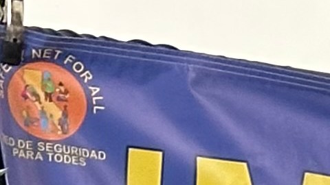 La senadora María Elena Durazo presentará un proyecto de ley para dar desempleo a trabajadores indocumentados. (Araceli Martínez/La Opinión)