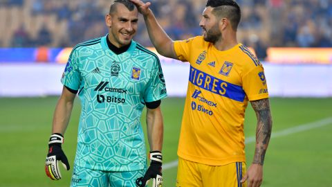 André Pierre Gignac junto al portero Nahuel Guzmán.