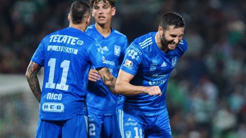 André Pierre Gignac celebra gol con Tigres UANL.