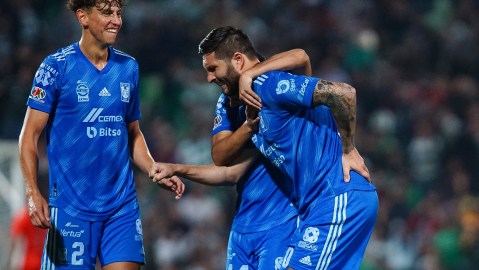 André Pierre Gignac celebrando un gol como anciano ante Santos Laguna en la Liga MX.