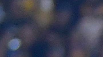 El actor Rob Schneider junto a la terna arbitral del partido entre Tigres UANL y Pachucha por el Clausura 2023 de la Liga MX.