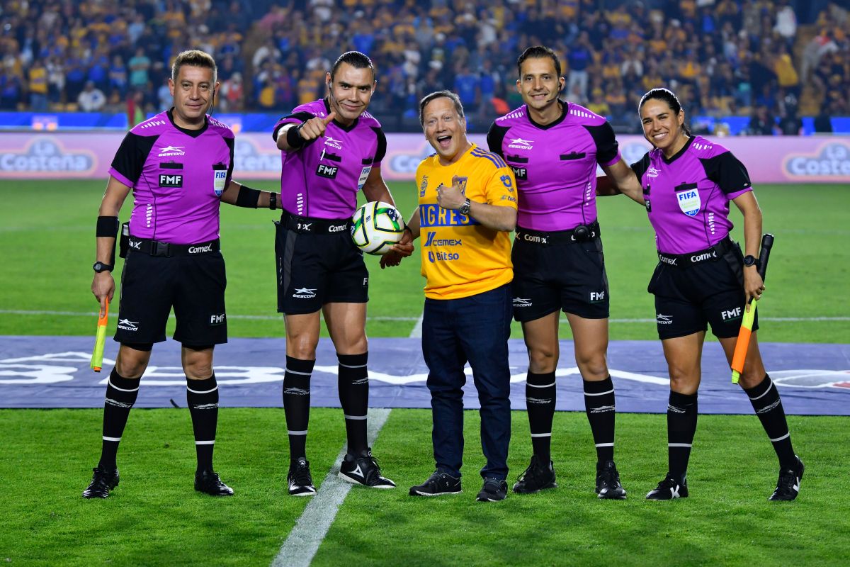 Tigres UANL received a visit from Hollywood actor Rob Schneider