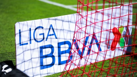 Cartel de la Liga MX en el Nemesio Diez.