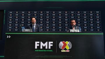 Yon de Luisa, presidente de la FMF y Mikel Arriola, presidente la Liga MX, durante una conferencia para anunciar el plan de desarrollo del futbol mexicano.