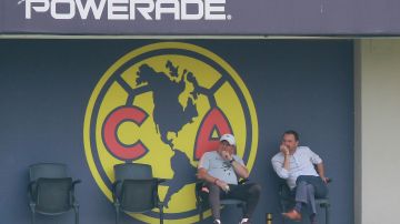 Miguel Herrera (i) y Santiago Baños estuvieron por última vez trabajando juntos en el Club América (2019).