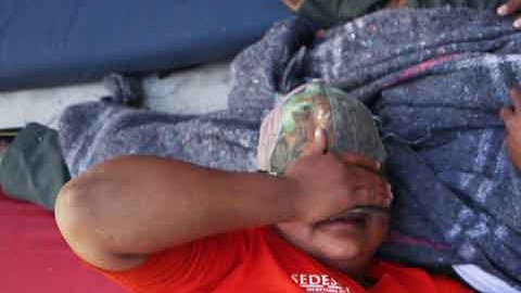 Un médico que asiste a los indocumentados en los refugios advierte que empiezan a surgir problemas gastrointestinales derivados de la alimentación