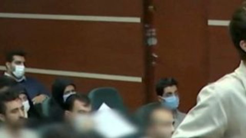 Mohammad Mehdi Karami contó a su familia que había sido torturado en la cárcel.