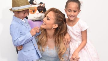Jennifer Lopez en compañía de sus hijos con Marc Anthony, Emme y Max, en la premiere de la película "Home".
