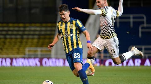 Luca Martínez disputando un encuentro de Copa Sudamericana con Rosario Central.