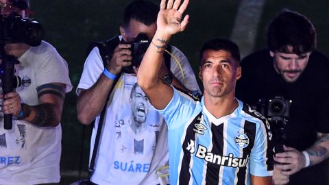 Luis Suárez durante su presentación con Gremio.