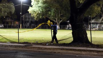Madre de Louisiana se pelea con intruso en casa y lo mata a tiros policía
