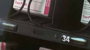 Se pretende que al menos 100 máquinas expendedoras de test y antídotos hayan sido instaladas en 2026