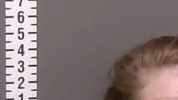 Mujer entró desnuda del torso en catedral de Dakota del Norte y quebró una valiosa estatua de Jesús