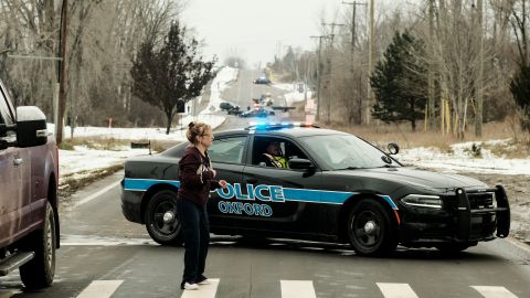 Niña de 15 años que desapareció misteriosamente fue hallada muerta en su escuela secundaria de Michigan