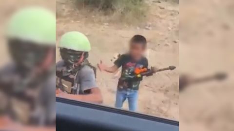 Niños jugando a ser sicarios