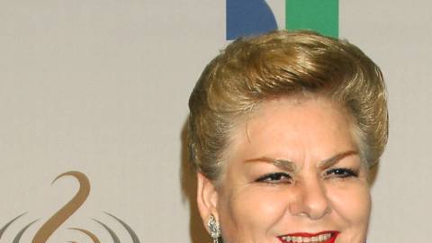 Paquita la del Barrio estaría dispuesta a cantar a dueto con Shakira.