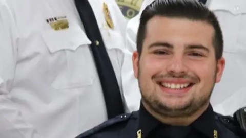 Policía de Tennessee despedida por tener relaciones con seis oficiales trató de involucrar a su esposo en tríos sexuales