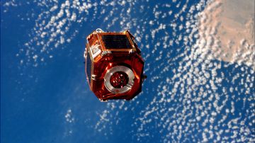 satélite retirado de la NASA regresa a la Tierra tras 38 años de servicio en el espacio