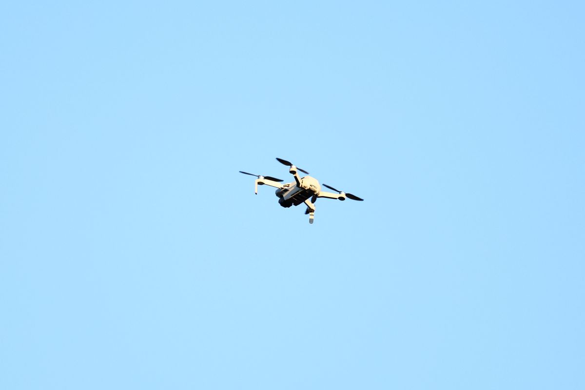 Un drone sobrevolando el Mary's Stadium durante el juego entre el Southampton y el Aston Villa.