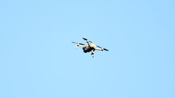Un drone sobrevolando el Mary's Stadium durante el juego entre el Southampton y el Aston Villa.