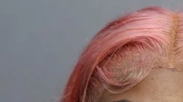 VIDEO Dos mujeres arrestadas en el aeropuerto de Miami después de una salvaje pelea porque no las dejaron abordar