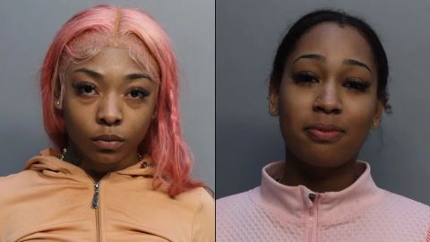 VIDEO Dos mujeres arrestadas en el aeropuerto de Miami después de una salvaje pelea porque no las dejaron abordar
