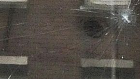 VIDEO Ladrones desprenden cajeros automáticos del interior de negocios en Los Ángeles