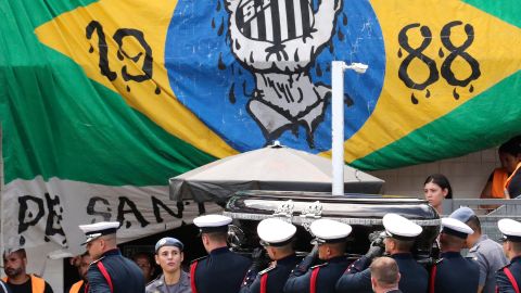 Brasil se despidió de Pelé en una multitudinaria capilla ardiente.