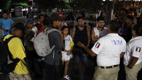 La Guardia Nacional y Migración disolvieron una caravana migrante en el sur de México.