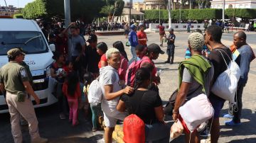 Migrantes que buscan llegar a EE.UU. denuncian engaños de autoridades en frontera sur de México