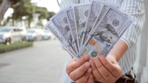 Ritual con canela para atraer el dinero