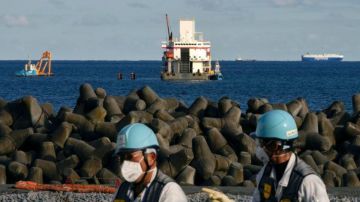 Fukushima produce produce 100 metros cúbicos de agua contaminada a diario.