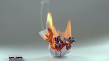 Ritual de quemar papel con un nombre