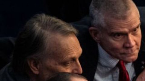 Republicanos discuten ante la división por la presidencia de la Cámara de Representantes.