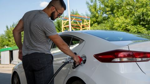 Atento a estos consejos para ahorrar combustible