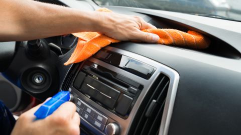 Aplica estos consejos para que el tablero de tu coche quede impecablemente limpio